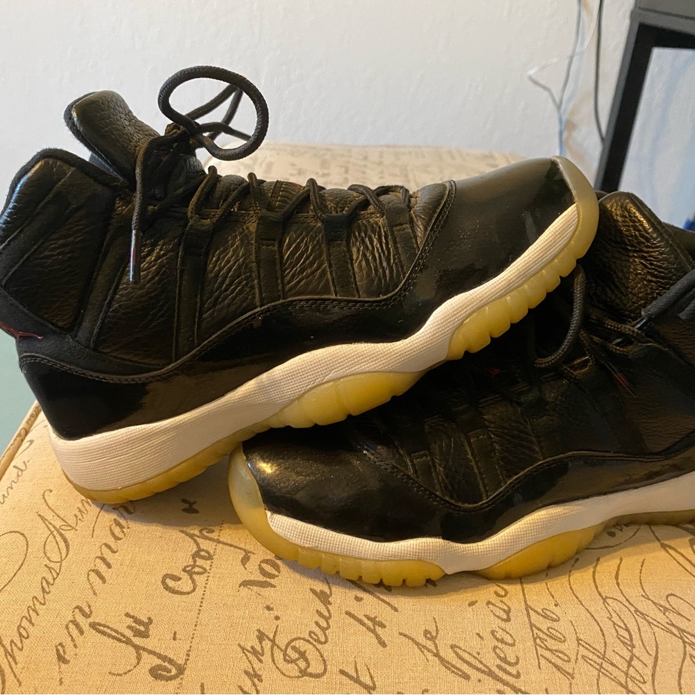 Jordan 11 size 7 y 8.5 womens